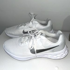 Nike Revolution 6 Running Shoe Women’s